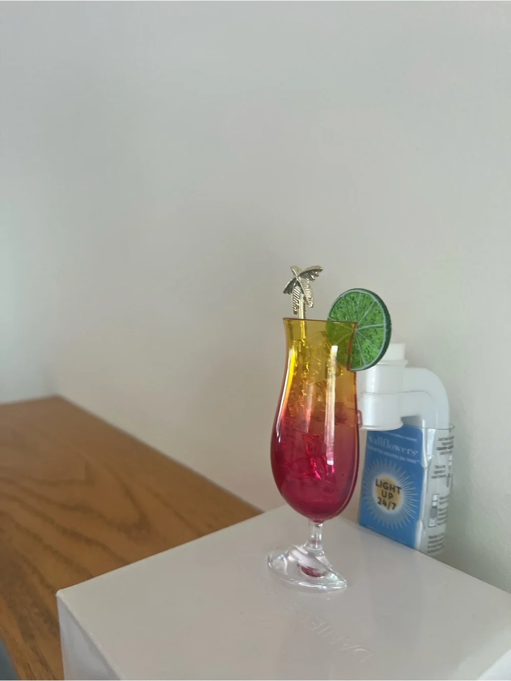 Bath Body Works NWT wallflowers, tropical cocktail fragrance plug in nightlight